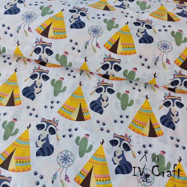 Kokvilnas audums jenoti indiāņi ar vigvamiem uz balta fona