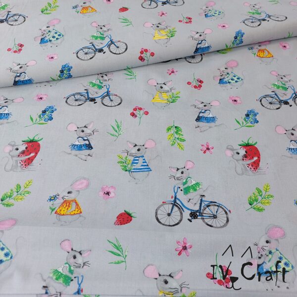 Kokvilnas audums krāsainas peles uz pelēka fona